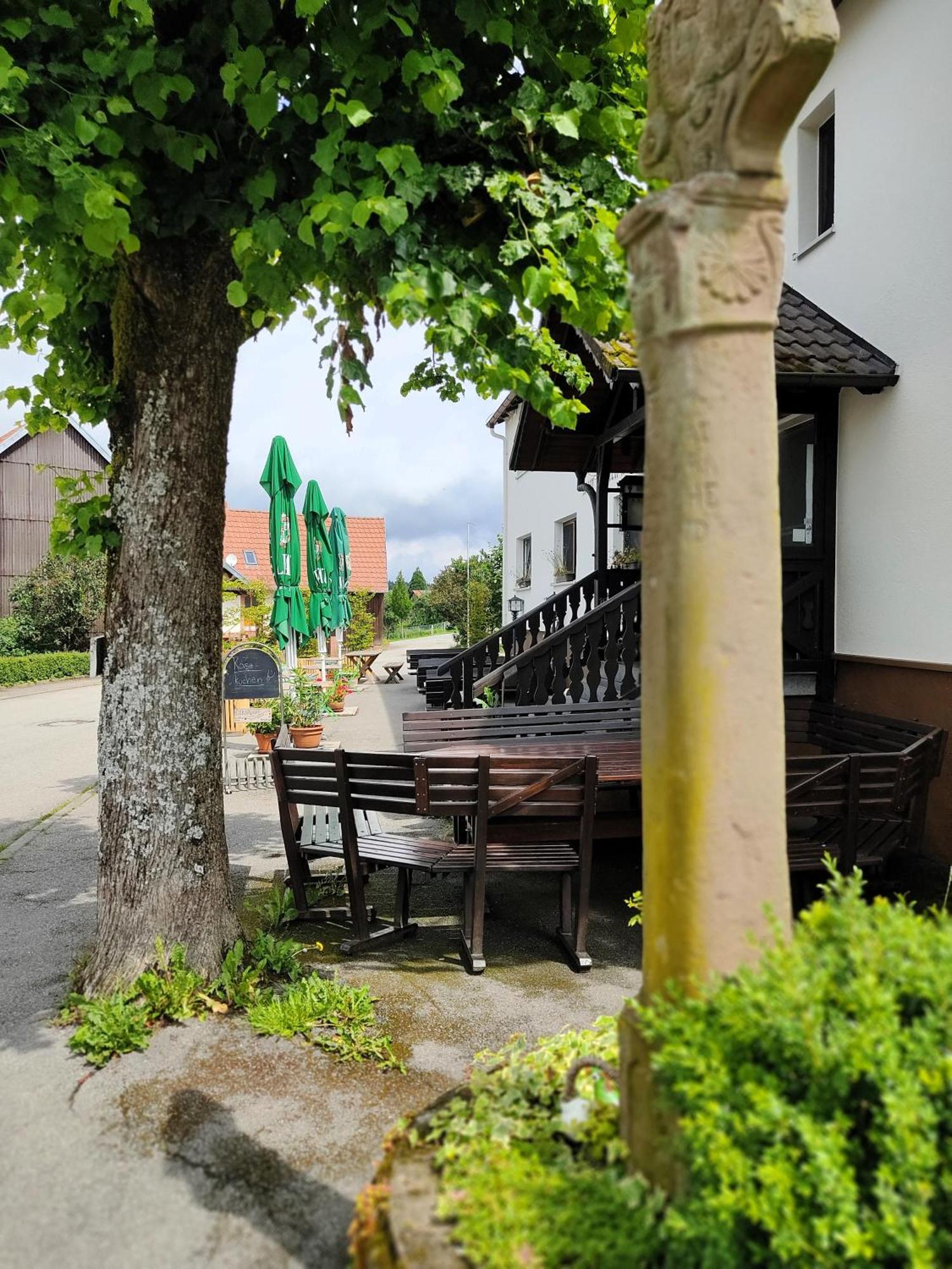 Gruenvogels Landgasthof Zum Gruenen Baum Oberzent Exterior foto