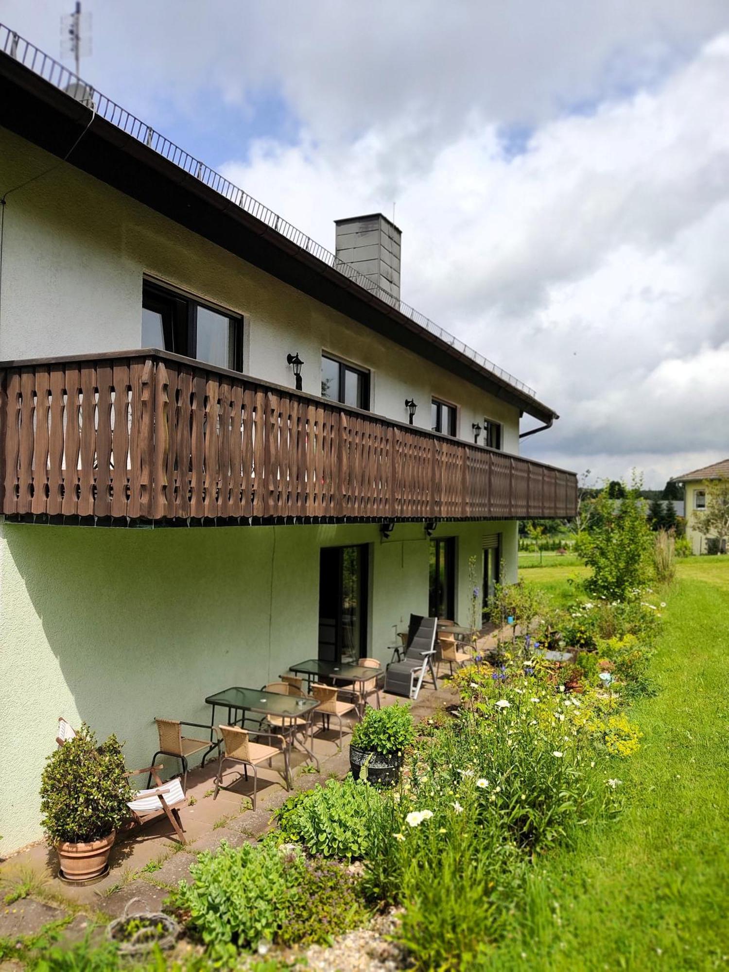 Gruenvogels Landgasthof Zum Gruenen Baum Oberzent Exterior foto